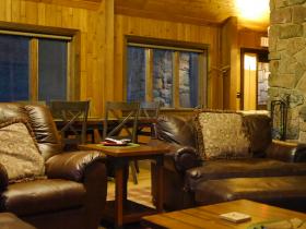Briarwood Lodge living room