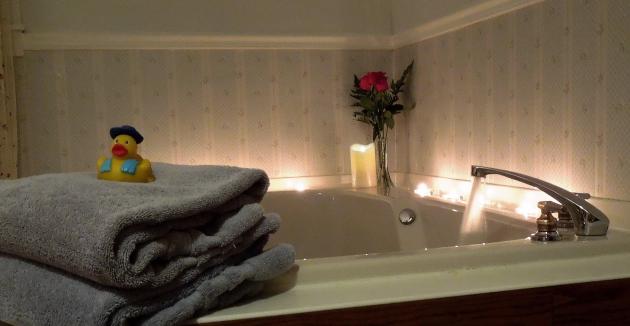 Jacuzzi for two with spa pillows & candles to light in the king Romantic Retreat