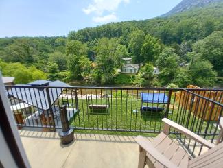 Hotels in Chimney Rock NC - ADA compliant King Room with balcony