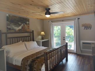 Hotels in Chimney Rock NC ADA Compliant room - tempur pedic adjustable king bed 