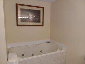 Hotels in Chimney Rock NC - The Carter Lodge Presidential Suite Jacuzzi tub