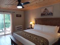 Hotels in Chimney Rock NC - The Carter Lodge King Room 