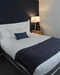 Room 8 - Queen Bed