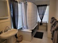 Oak 4 bathroom with cast iron tub/shower