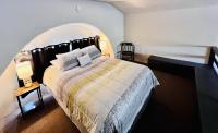 Loft: Queen bed