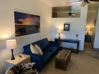 Deluxe King Suite Livingroom 