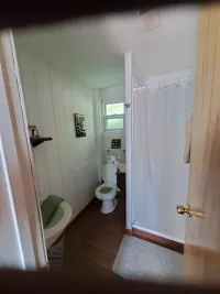 Cabin 5 bathroom