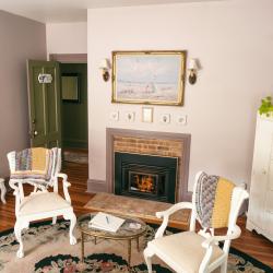 Easton Room - Seating Area w/Working Fireplace