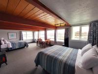 Spacious Suite with marina front views