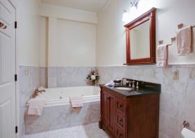 Suite 103 Bathroom